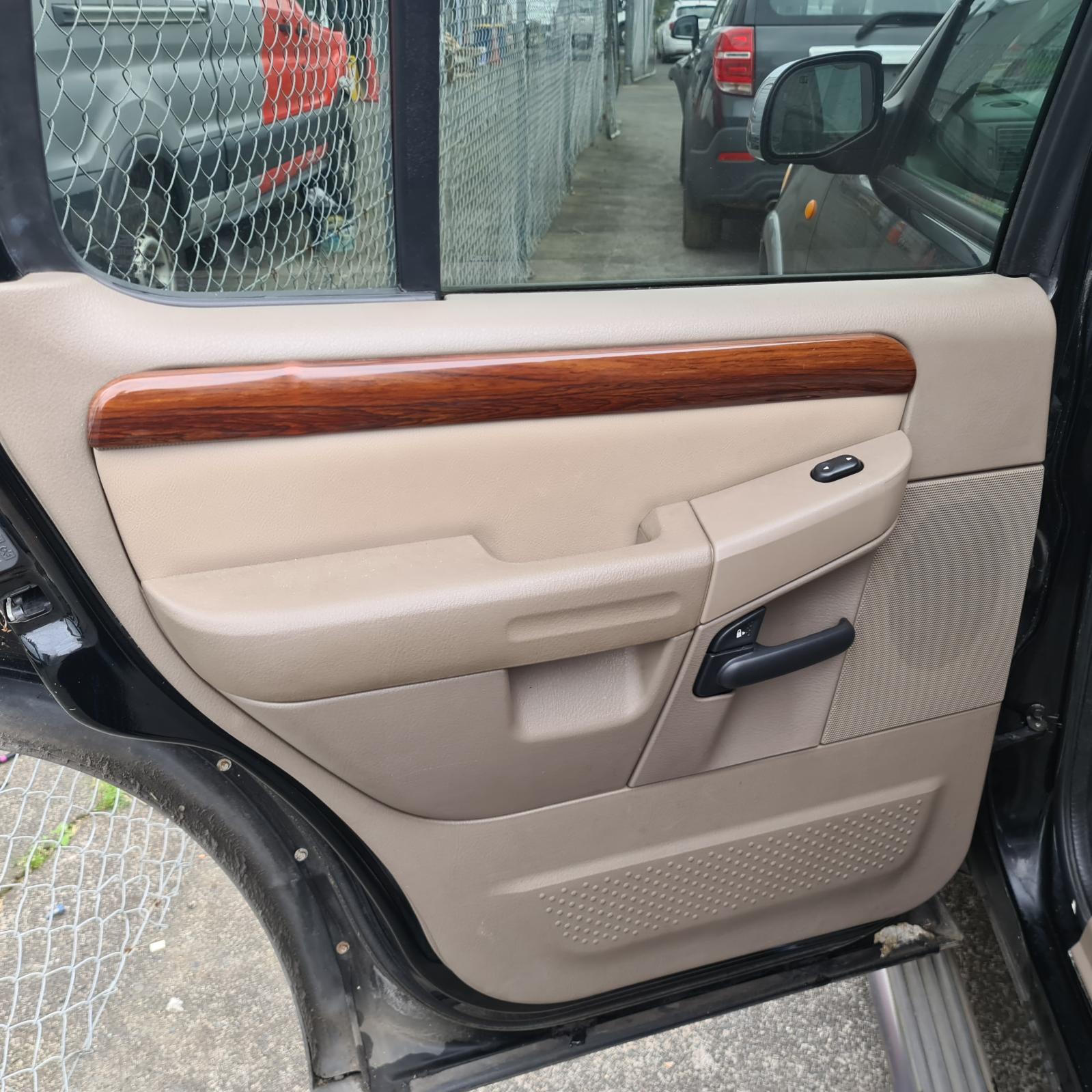 Ford Explorer - UT 2005-2007