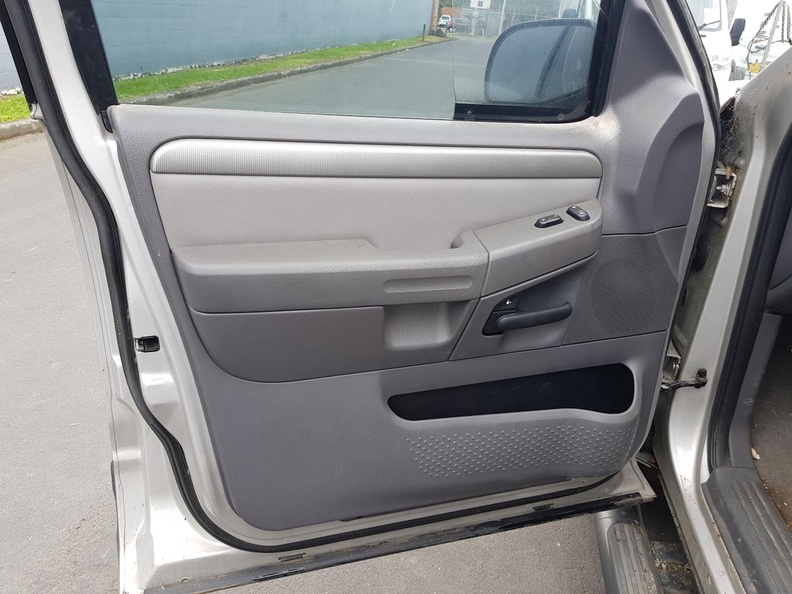 Ford Explorer - UT 2001-2005