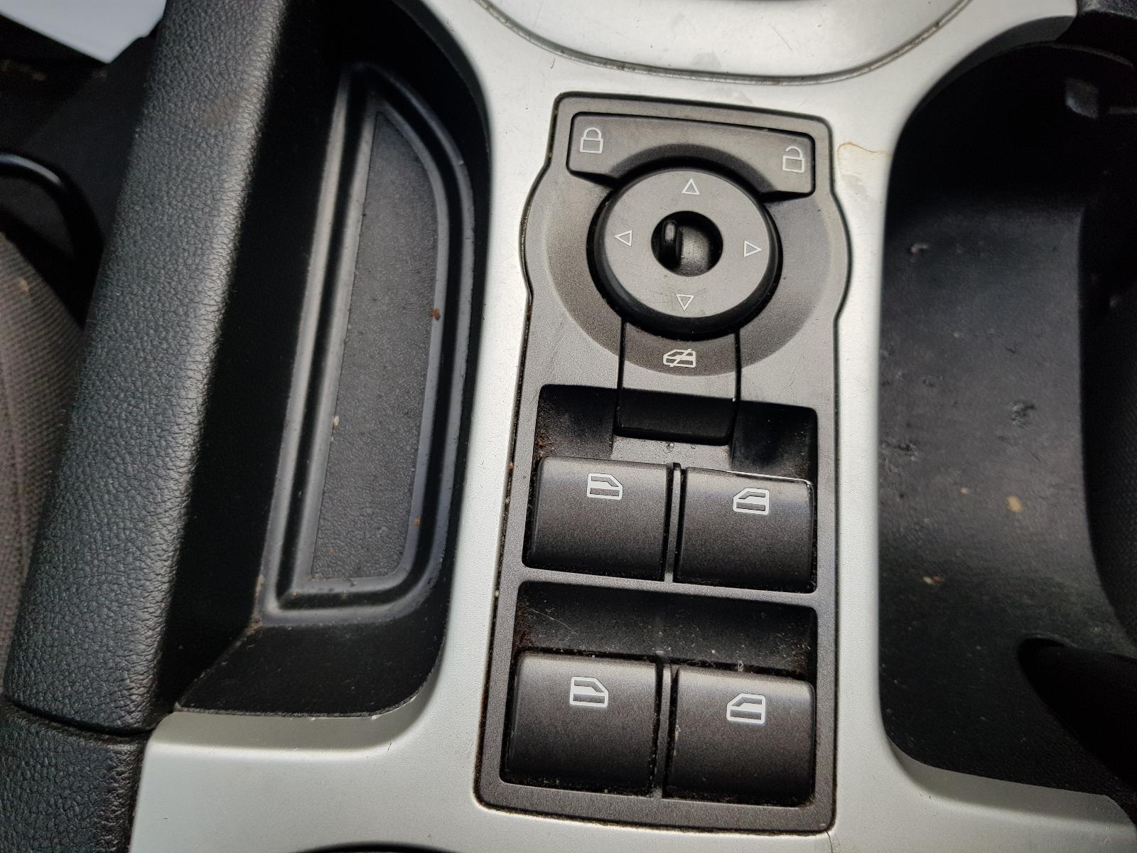 Holden Commodore - VE Omega 06-