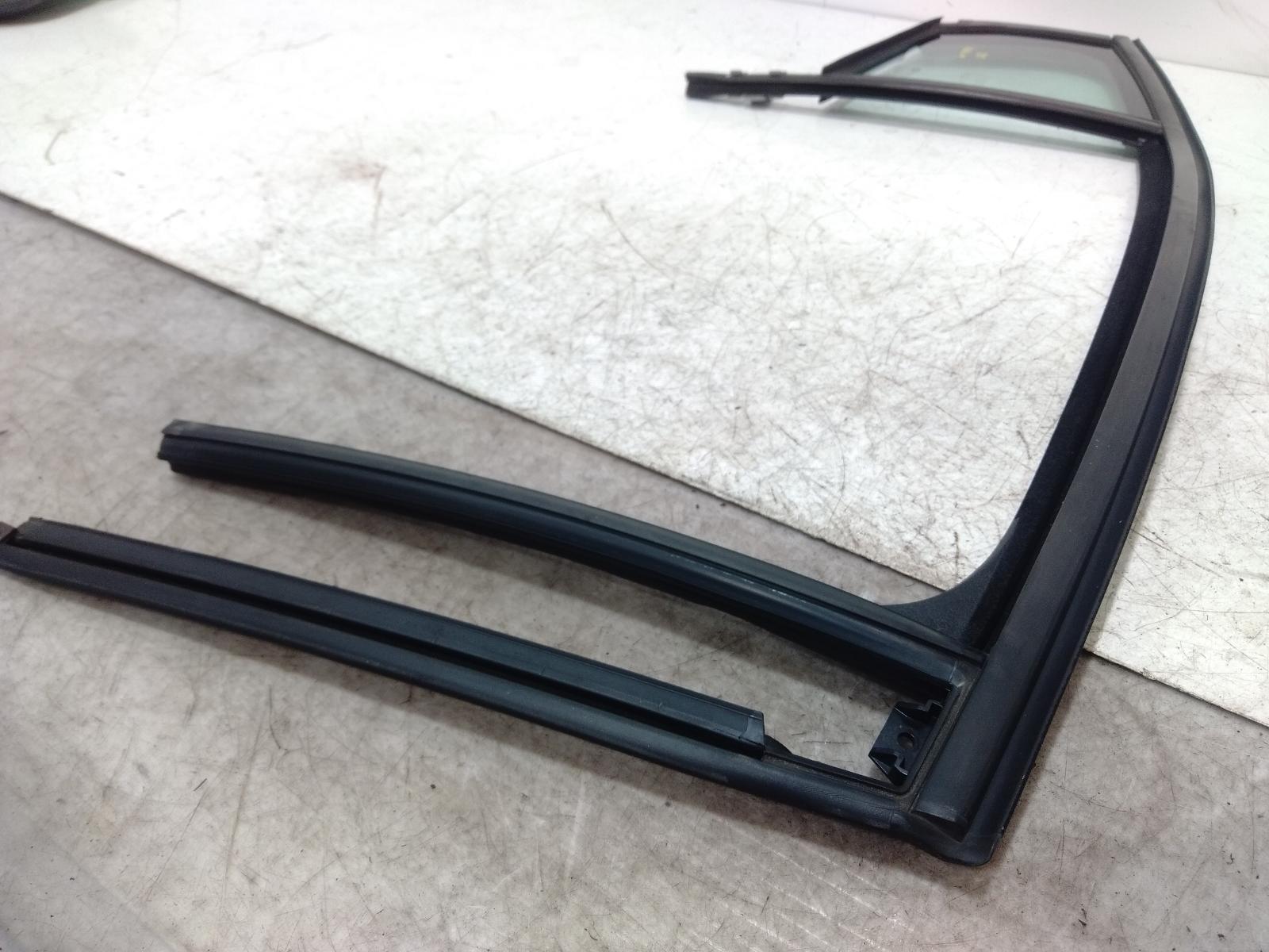 Right_Rear_1q_Door_Glass