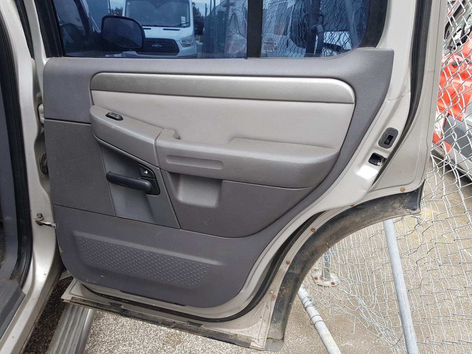 Ford Explorer - UT 2001-2005