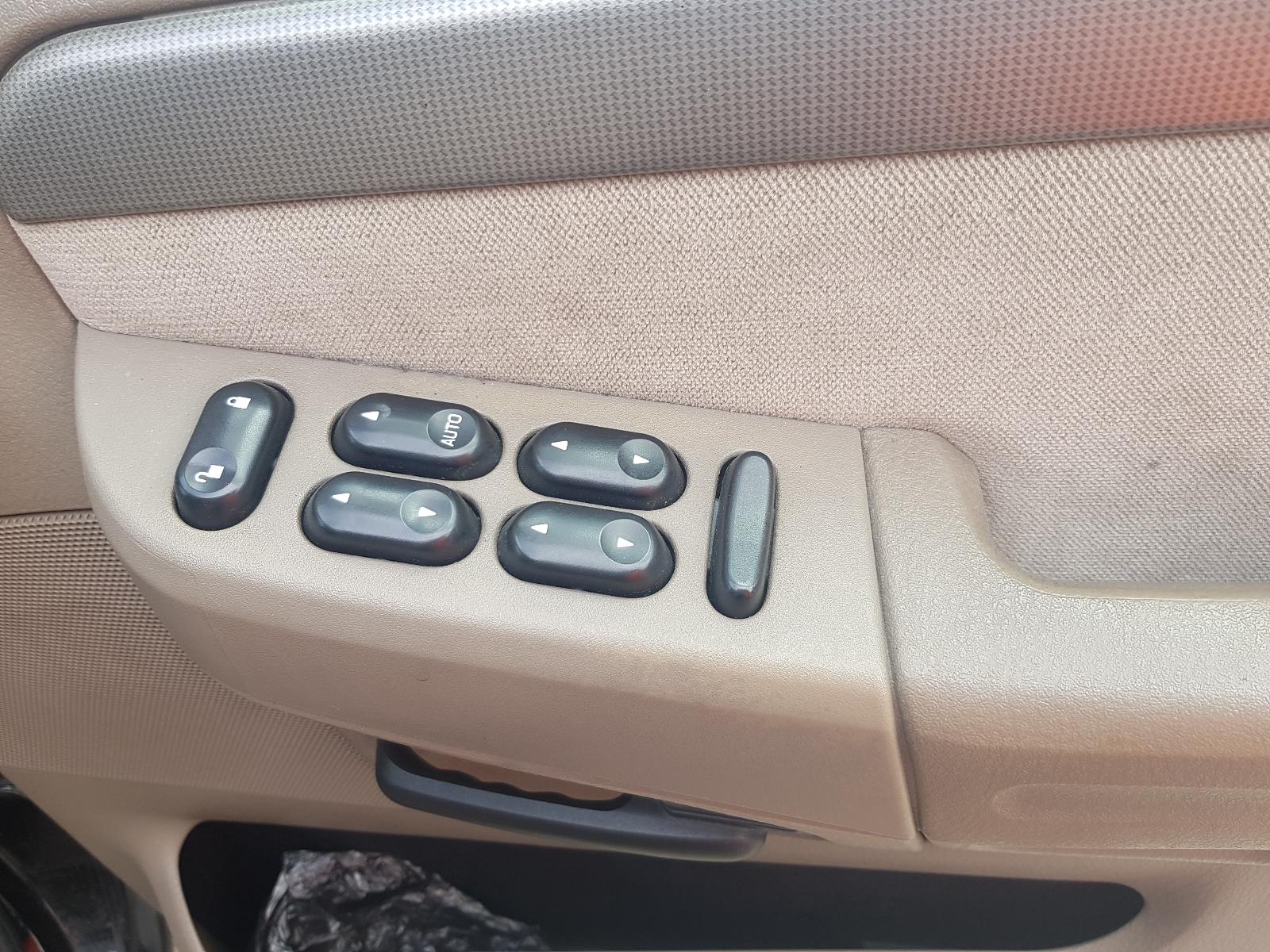 Ford Explorer - UT 2001-2005