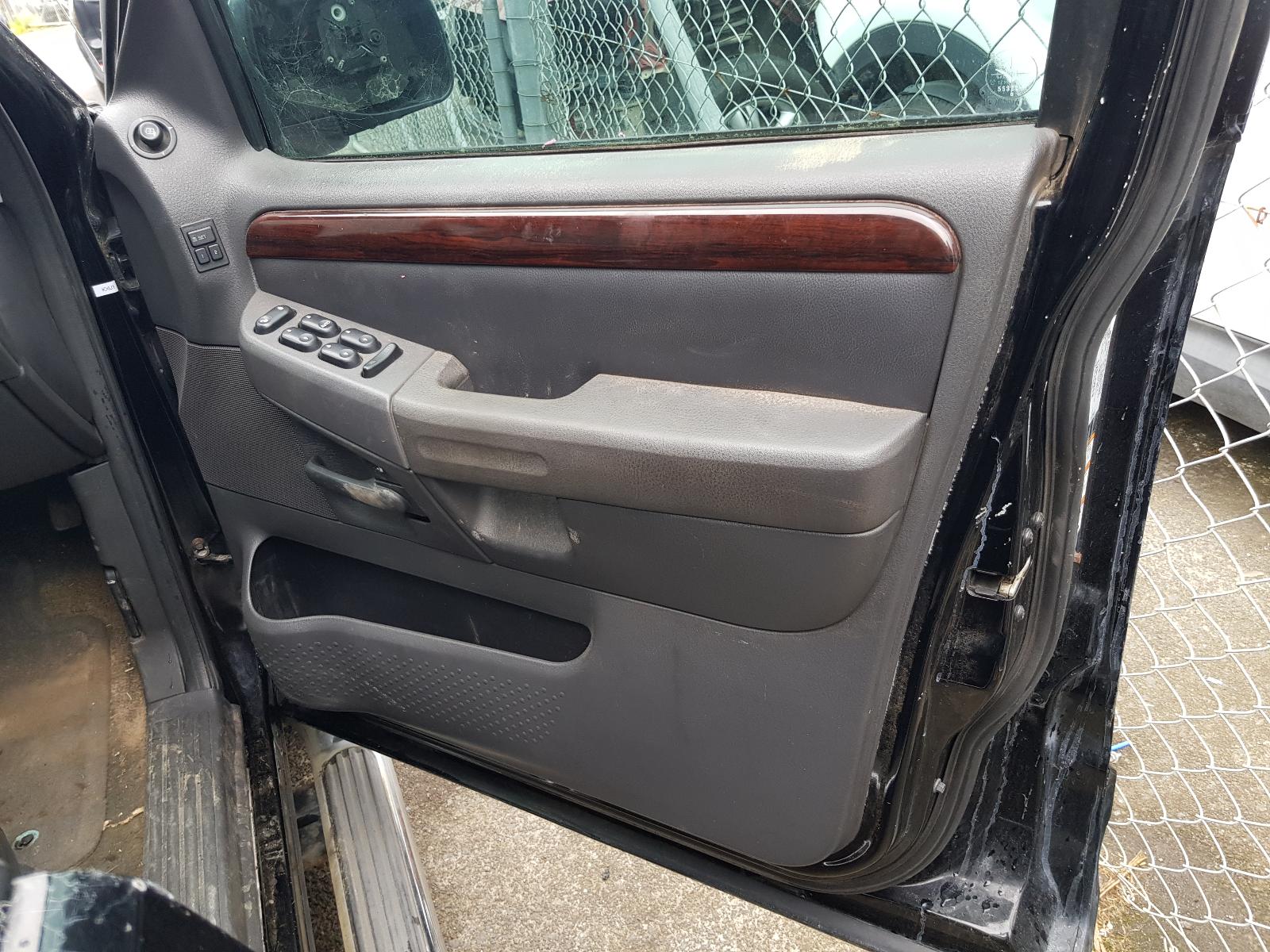 Ford Explorer - UT 2005-2007