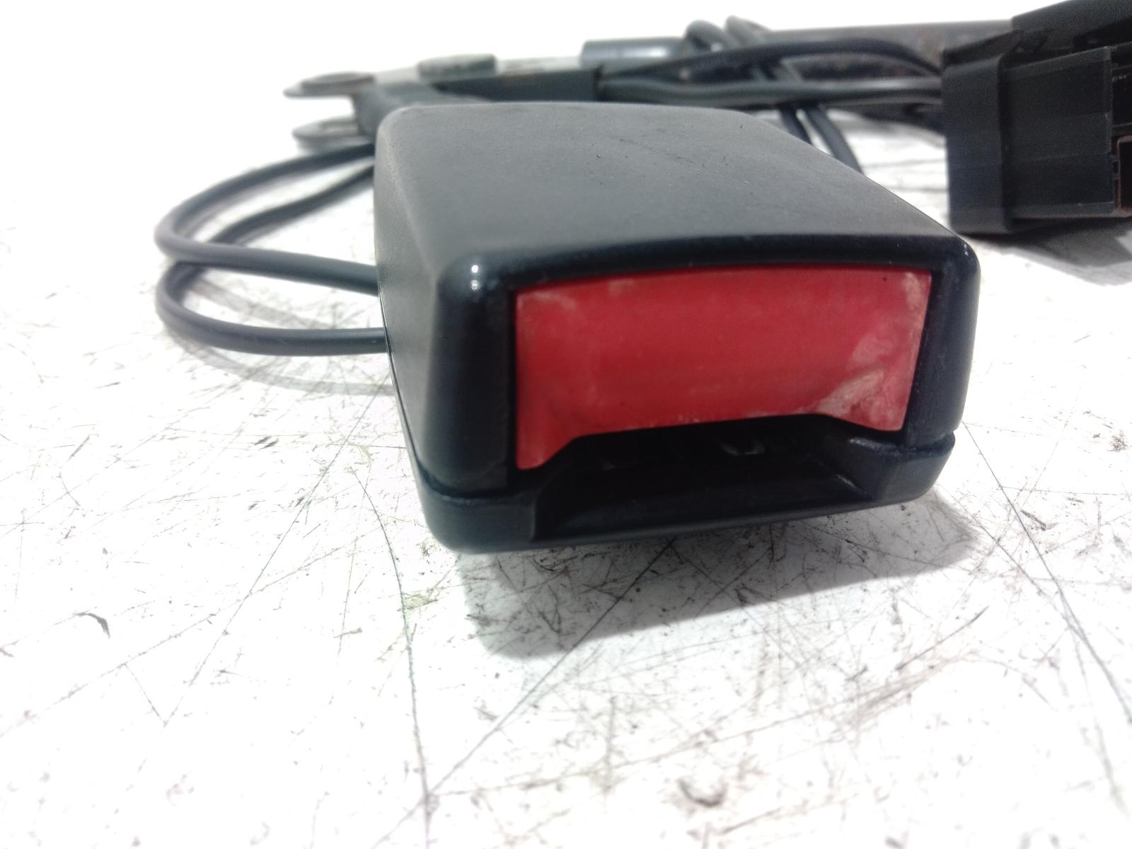 Seat_Belt_Stalk