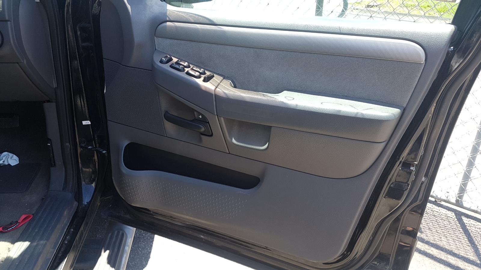 Ford Explorer - UT 2001-2005