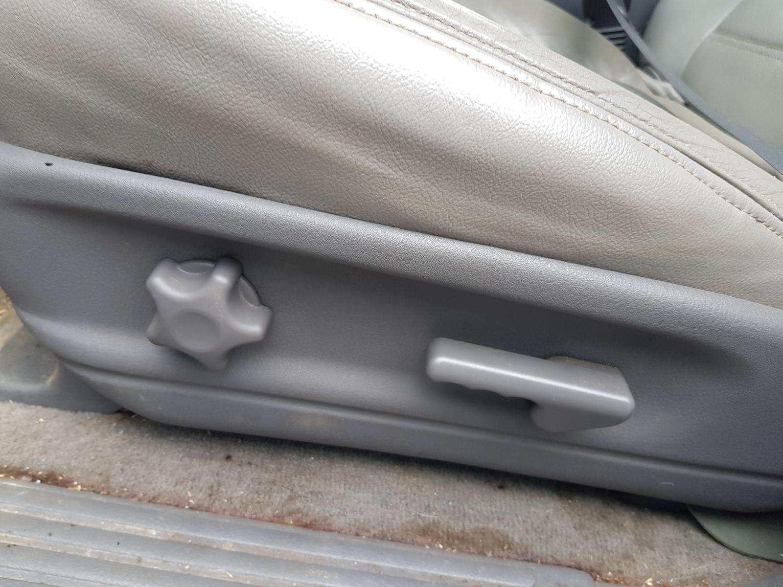 Ford Explorer - UT 2001-2005