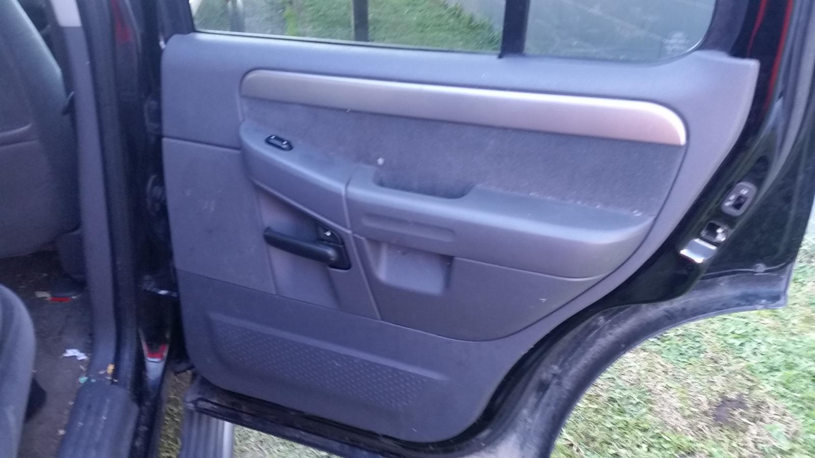 Ford Explorer - UT 2001-2005