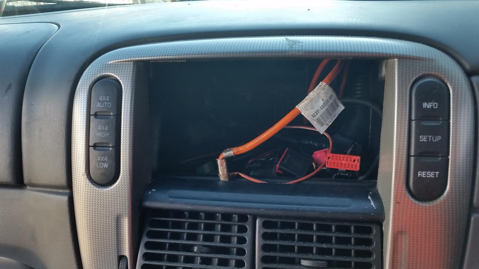 Ford Explorer - UT 2001-2005