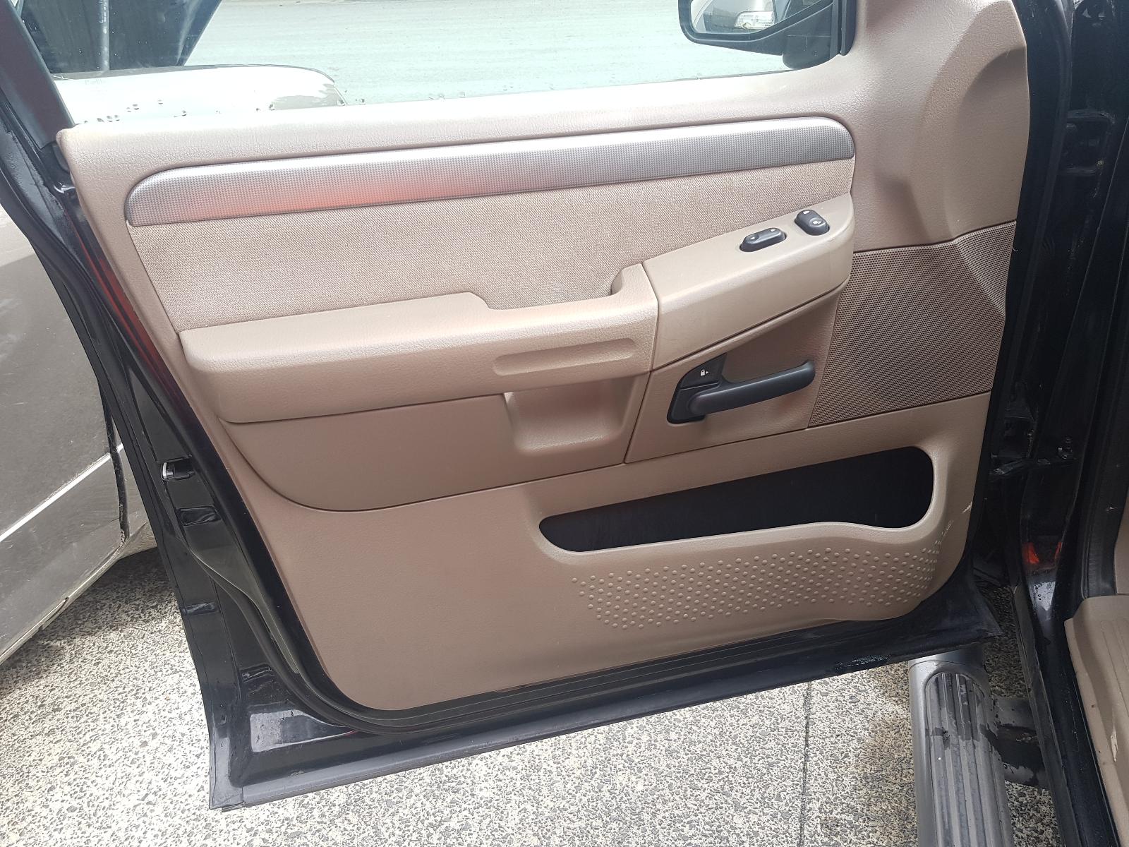 Ford Explorer - UT 2001-2005