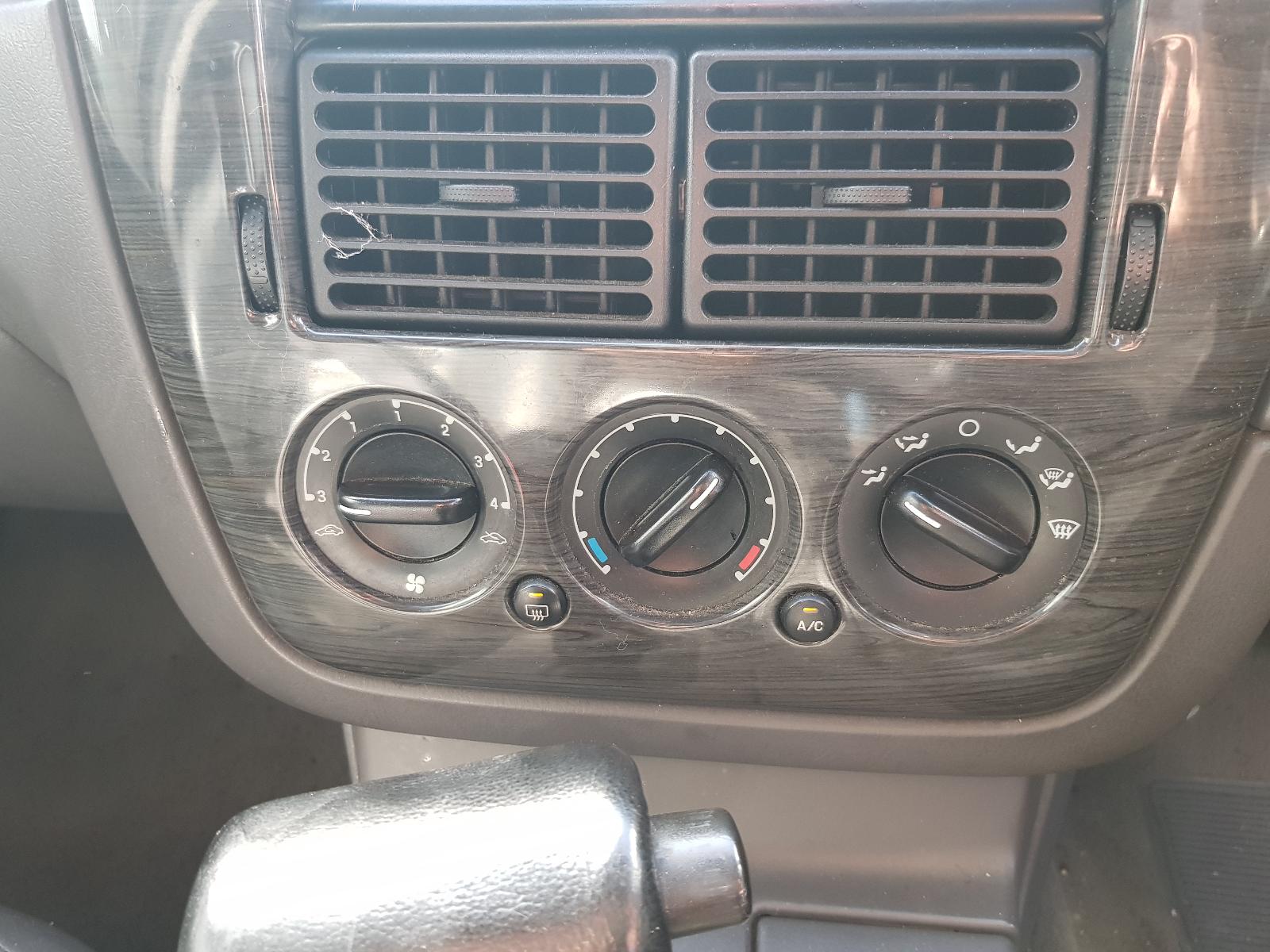 Ford Explorer - UT 2001-2005