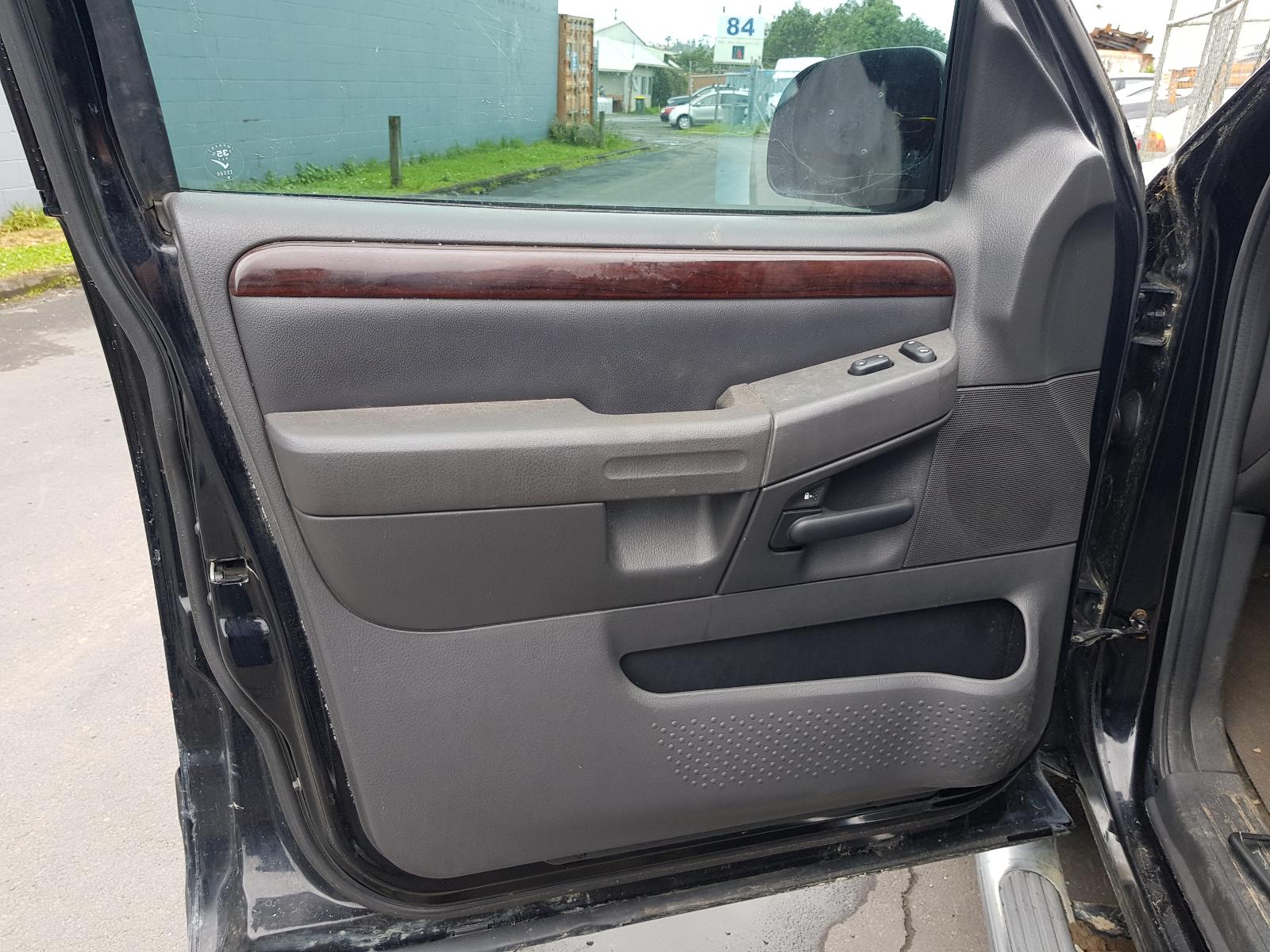 Ford Explorer - UT 2005-2007