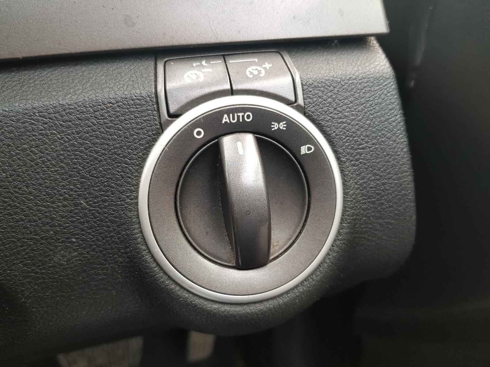 Holden Commodore - VE Omega 06-