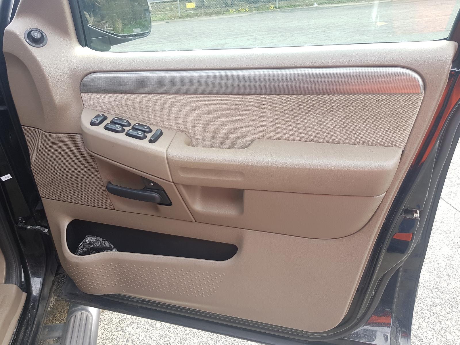 Ford Explorer - UT 2001-2005