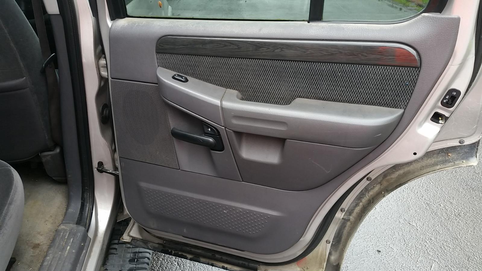 Ford Explorer - UT 2001-2005