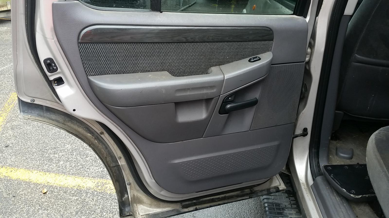 Ford Explorer - UT 2001-2005