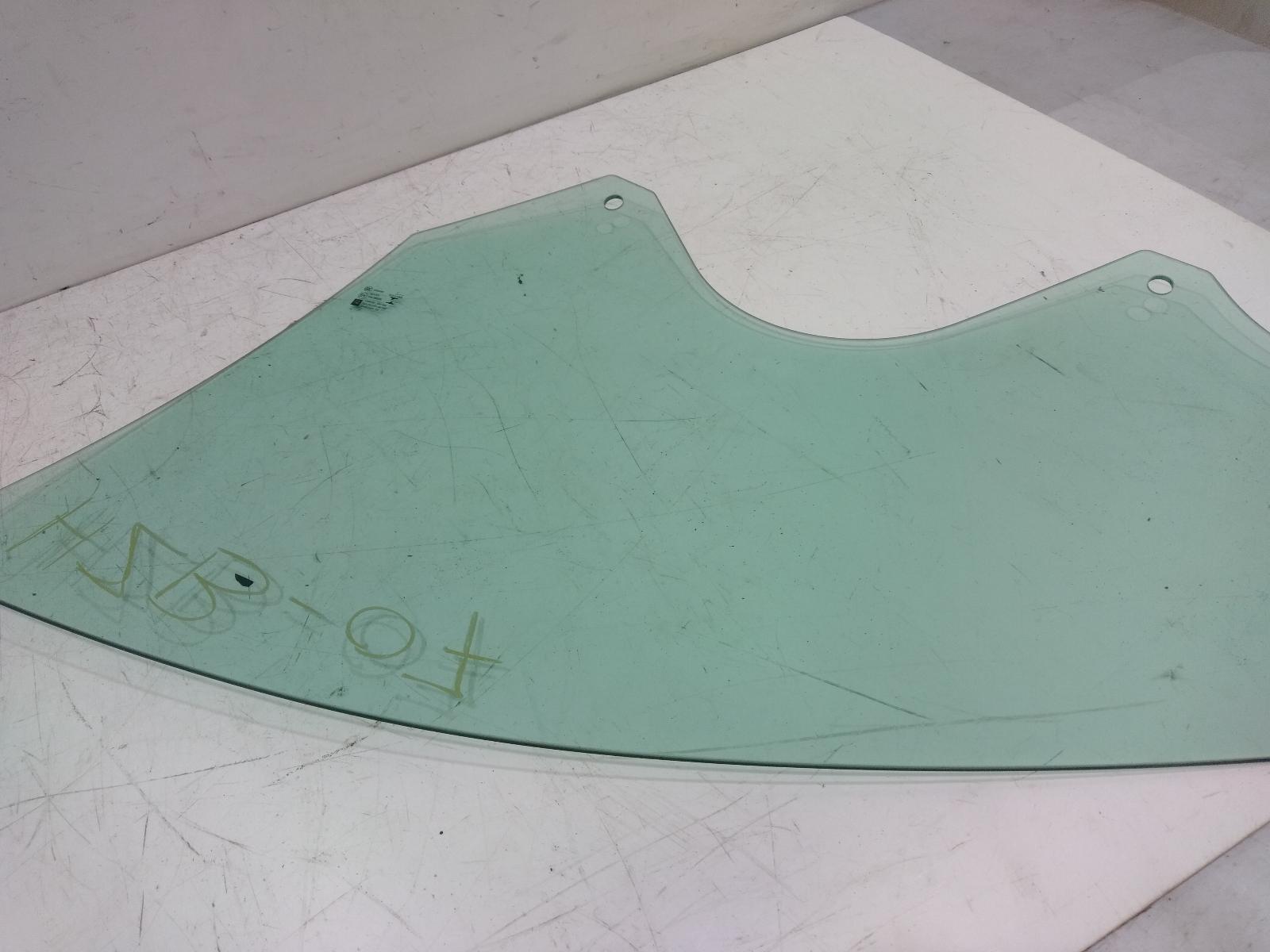 Right_Front_Door_Window