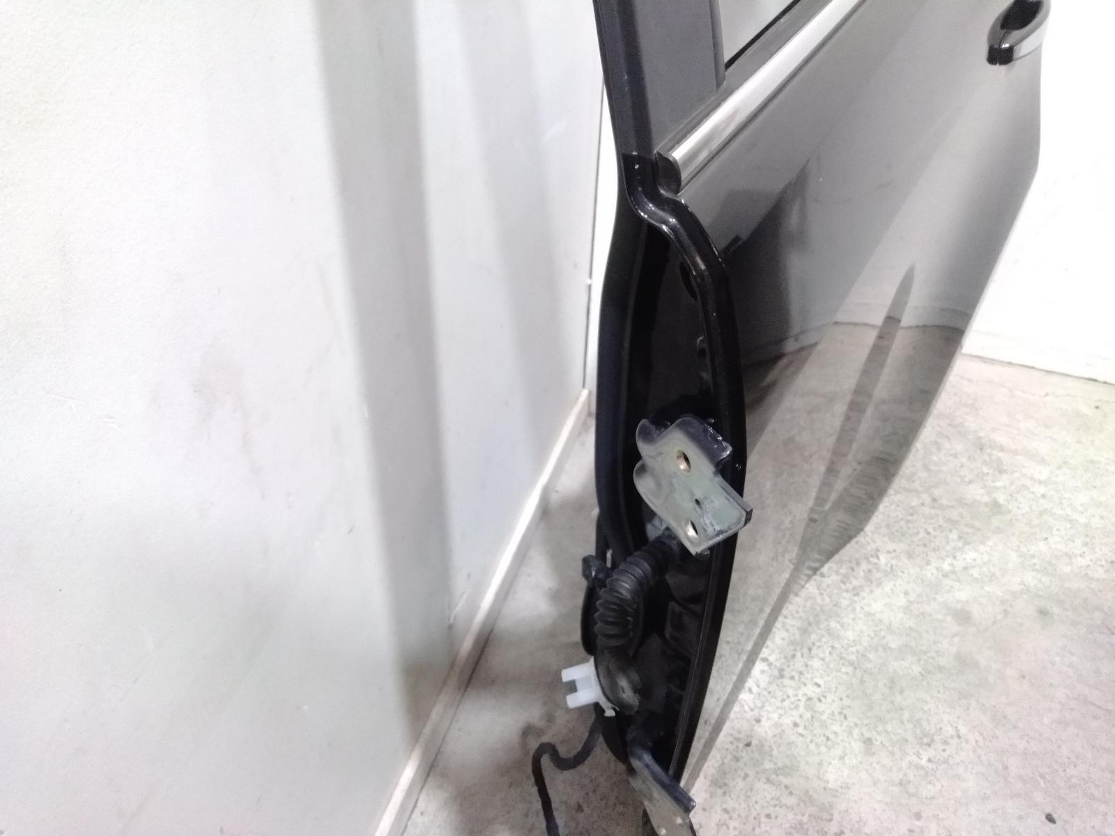 Left_Rear_Door_Sliding