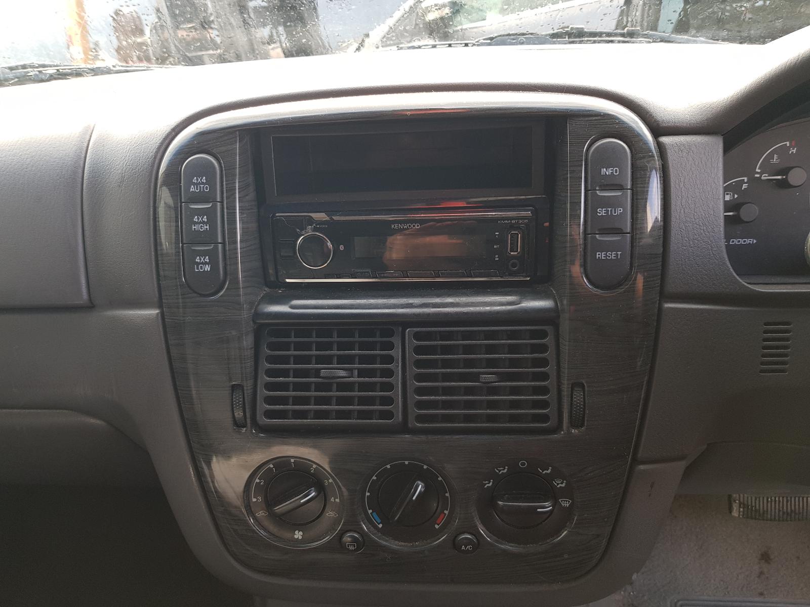 Ford Explorer - UT 2001-2005