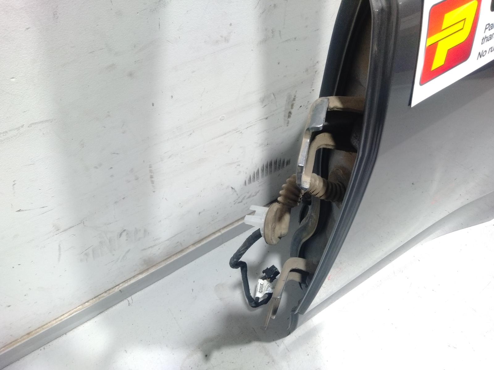 Left_Rear_Door_Sliding