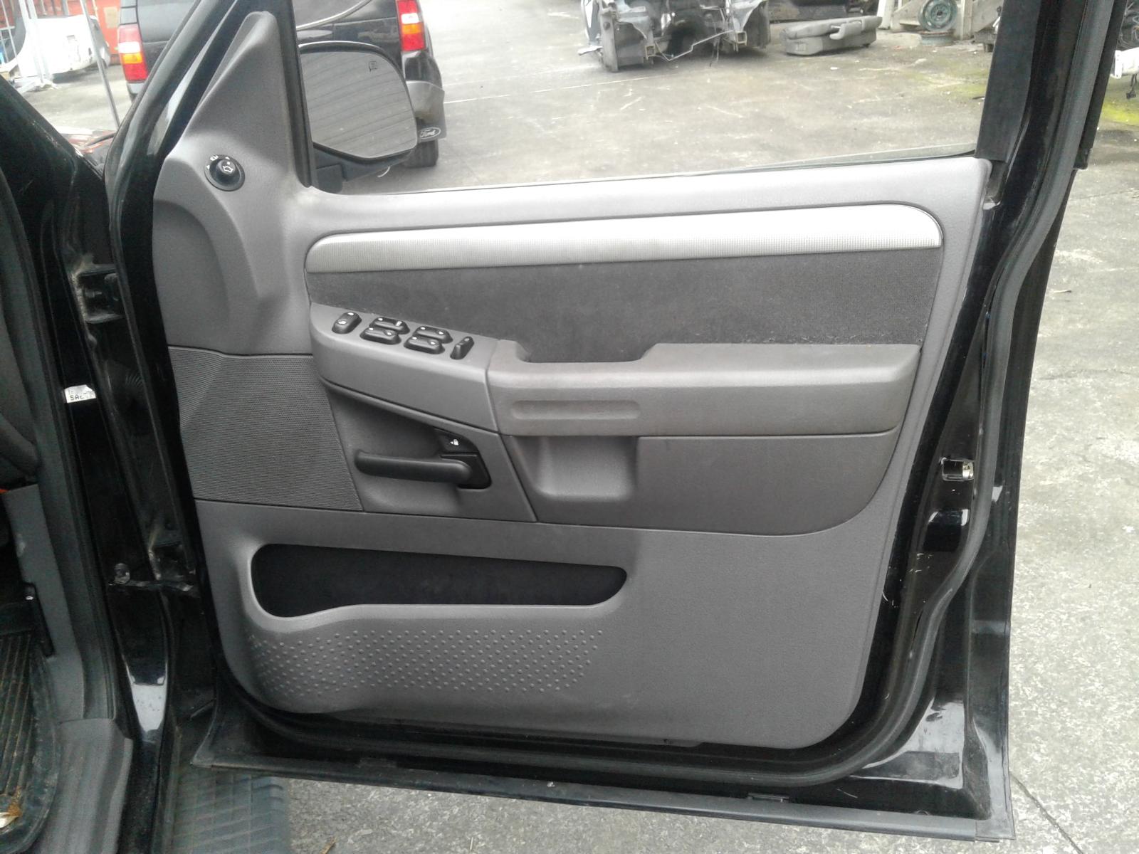 Ford Explorer - UT 2001-2005