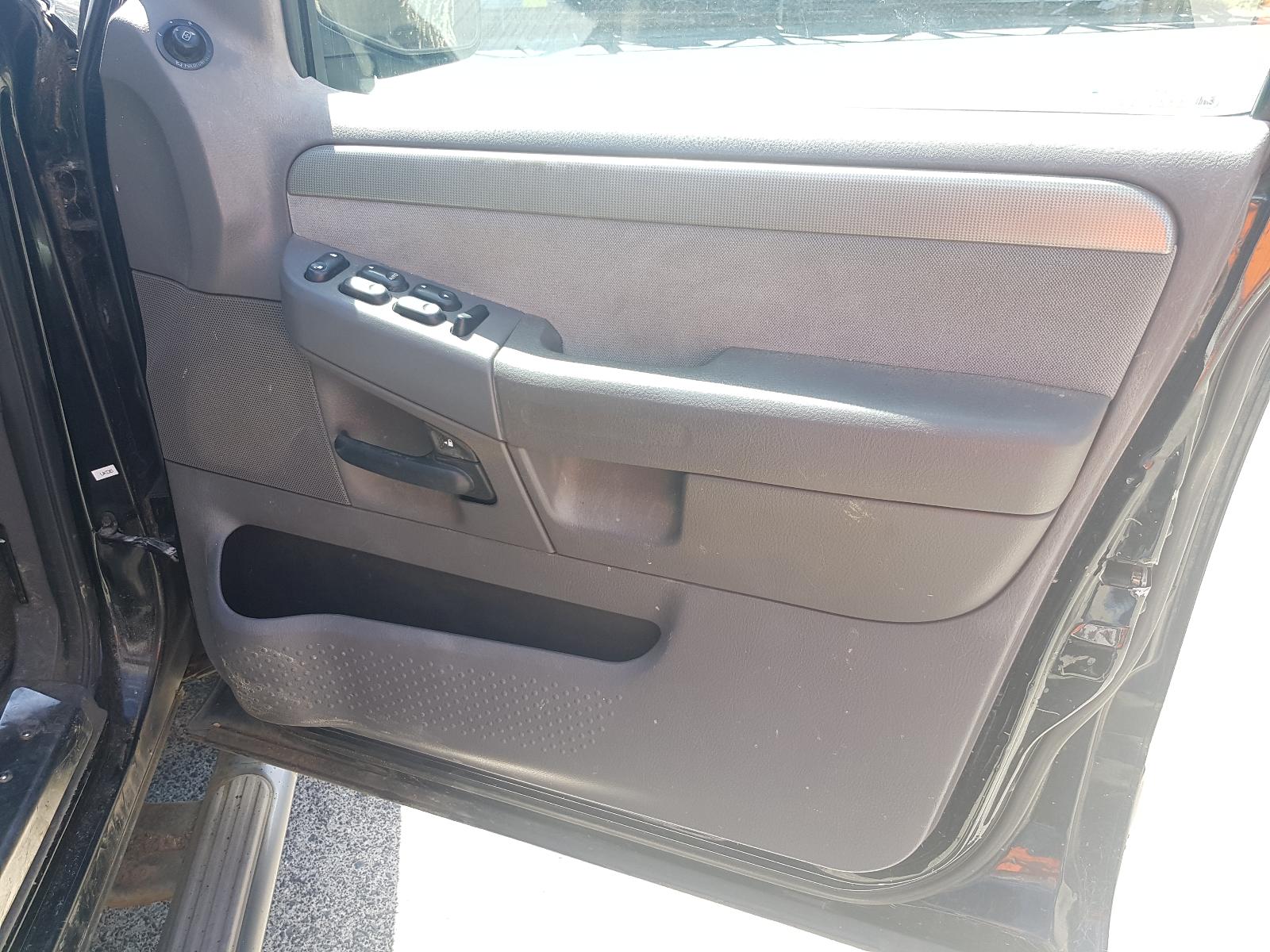 Ford Explorer - UT 2001-2005