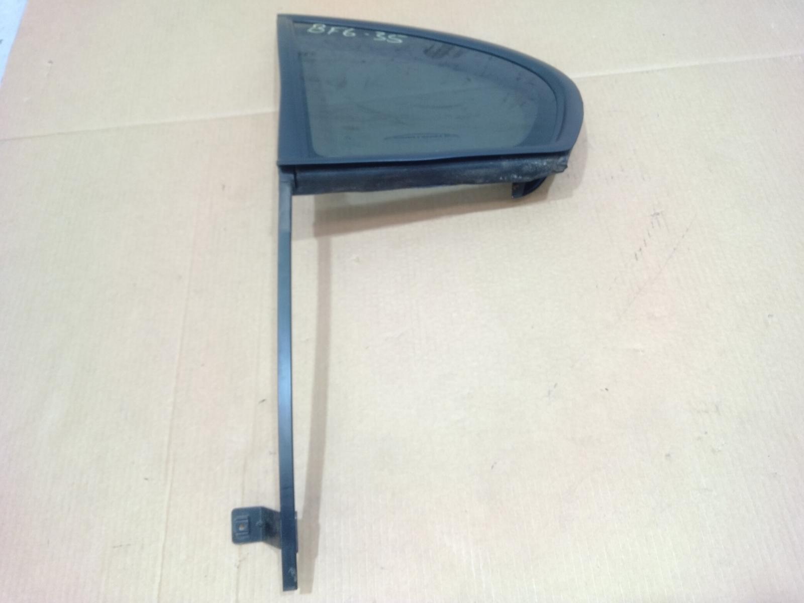 Left Rear 1q Door Glass