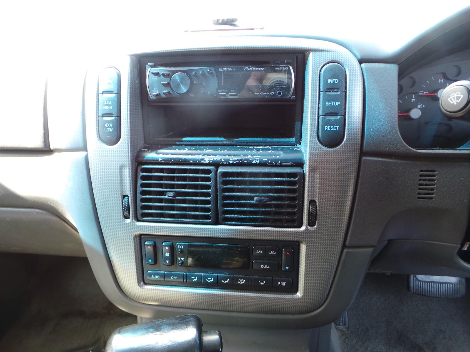 Ford Explorer - UT 2001-2005