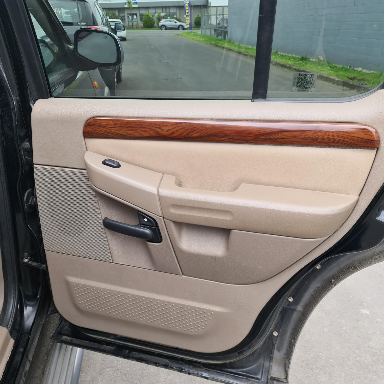 Ford Explorer - UT 2005-2007