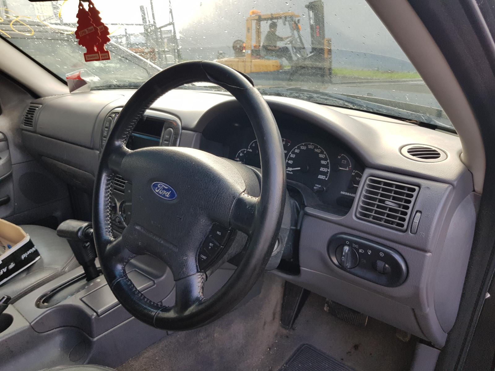 Ford Explorer - UT 2001-2005