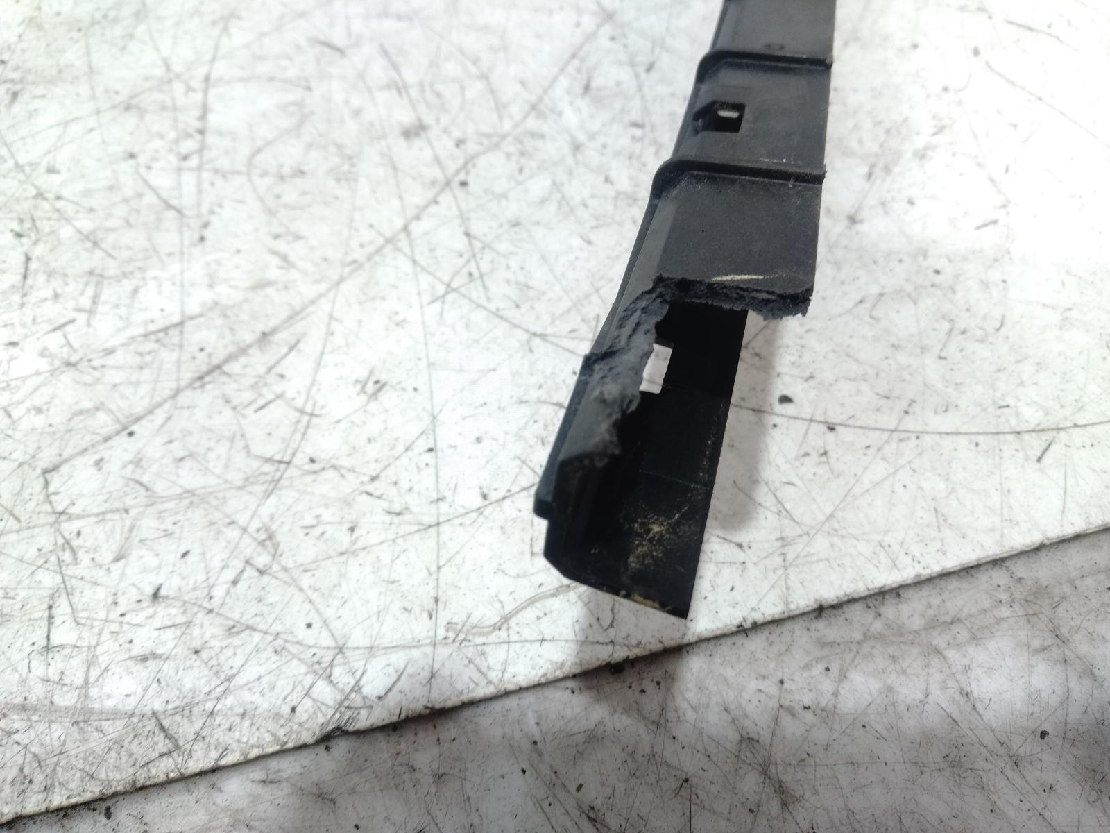 Right_Front_1q_Door_Glass