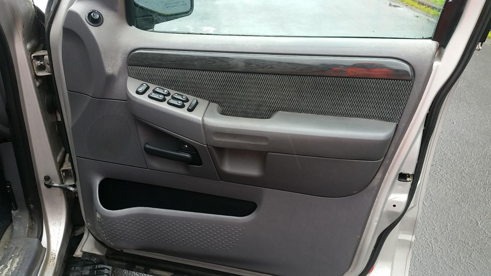 Ford Explorer - UT 2001-2005