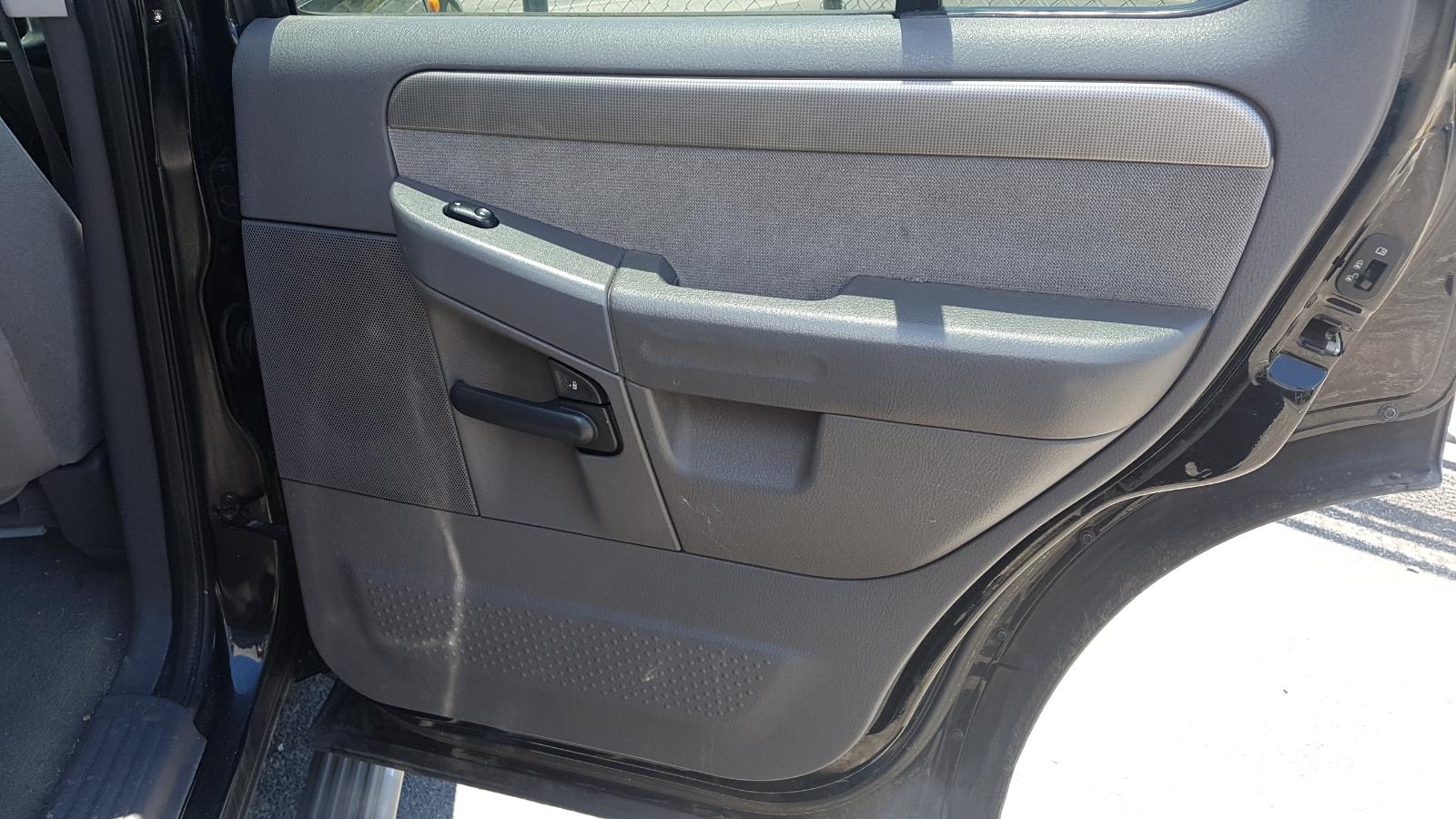 Ford Explorer - UT 2001-2005