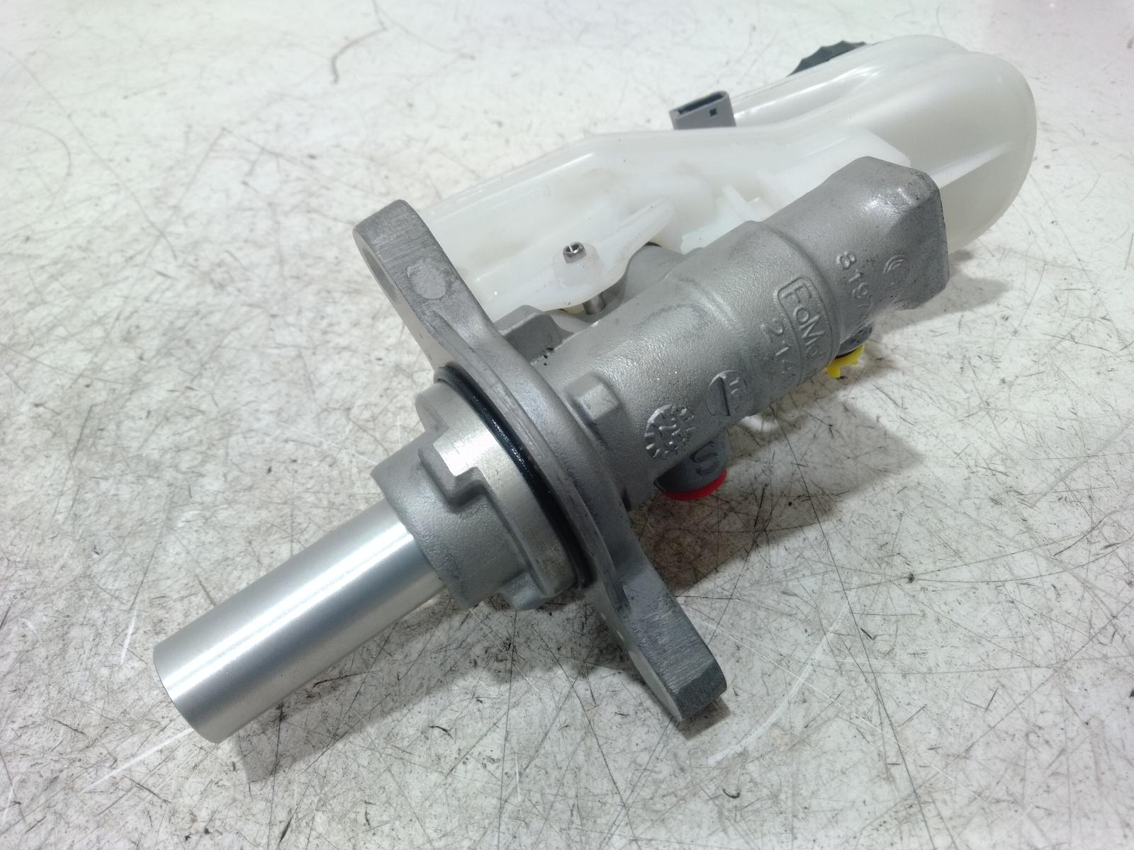 Master_Cylinder