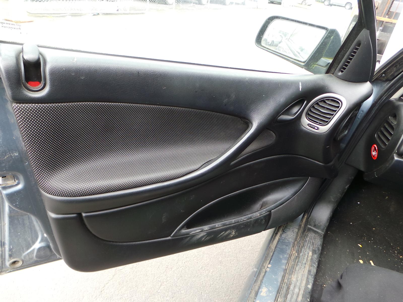 Holden Crewman - VZ  2004-2007