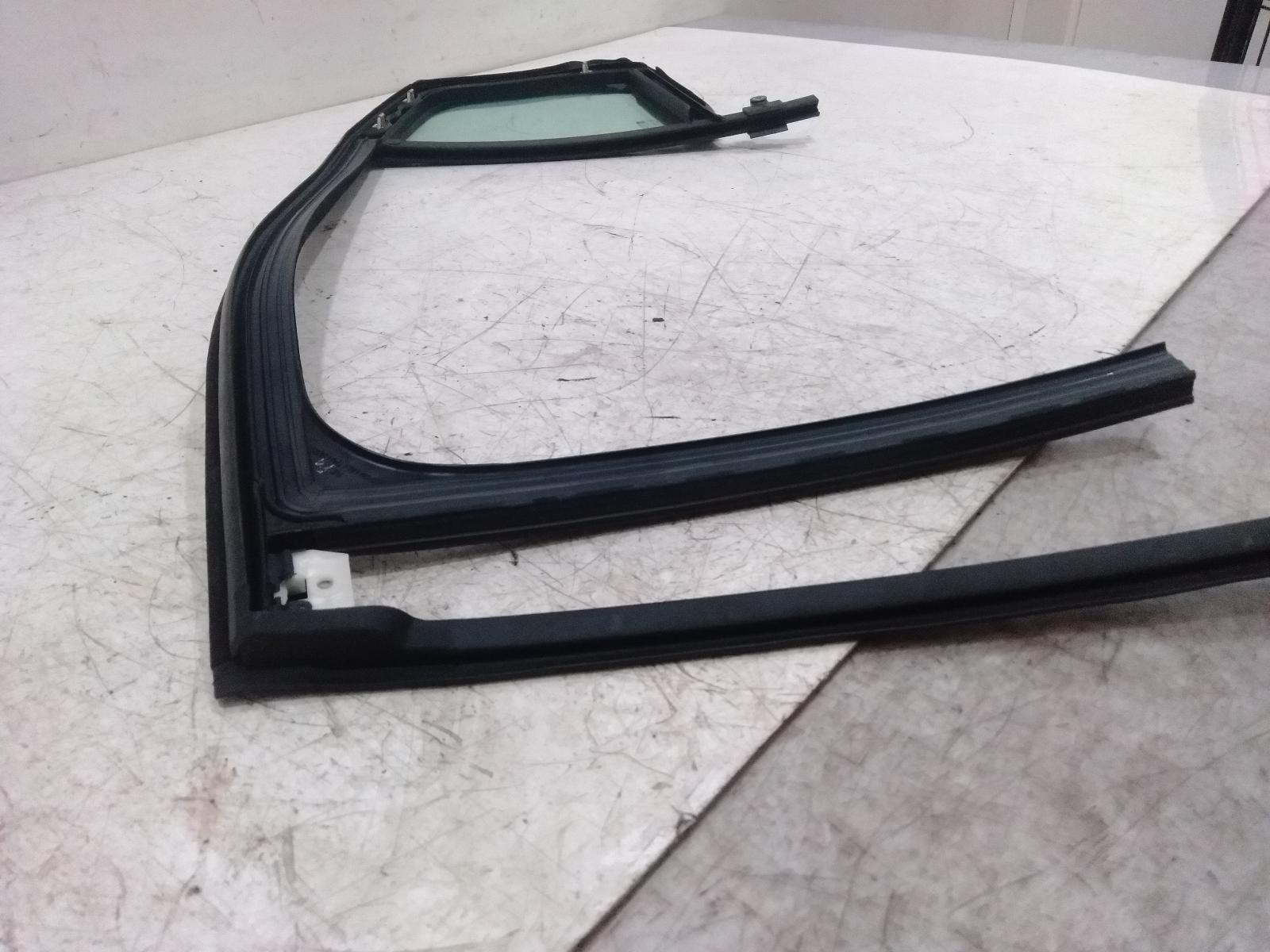 Right_Rear_1q_Door_Glass