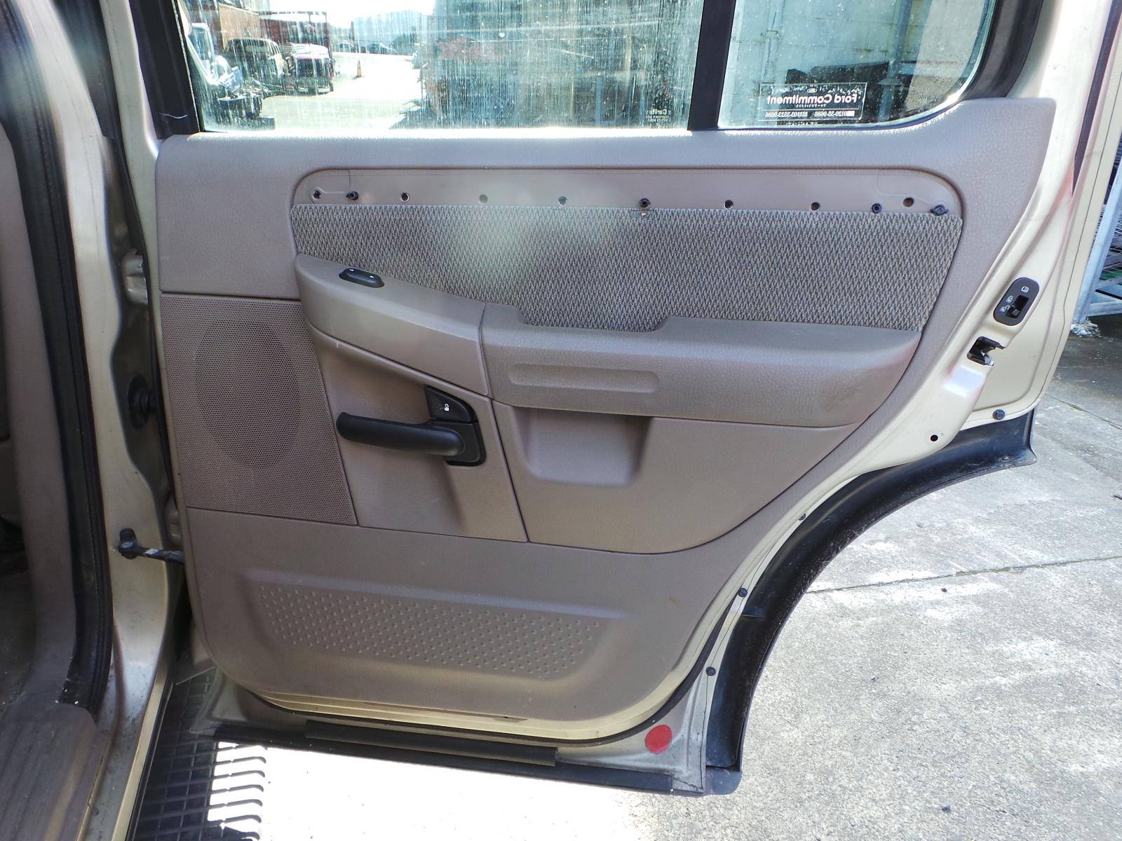 Ford Explorer - UT 2001-2005