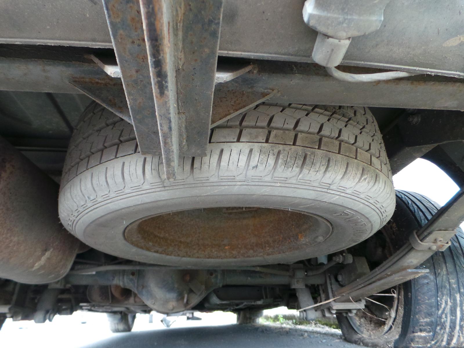 Holden Crewman - VZ  2004-2007