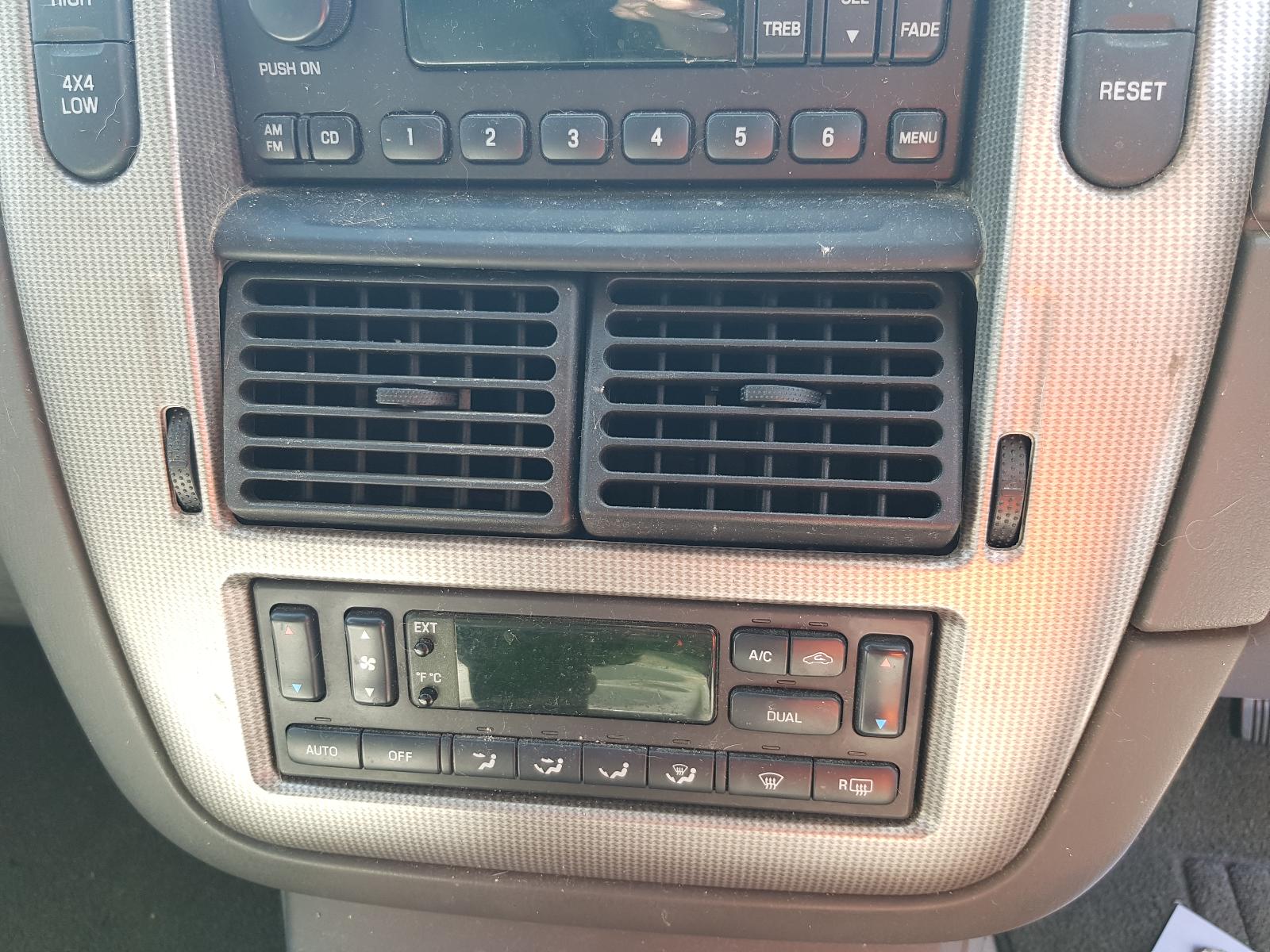 Ford Explorer - UT 2001-2005