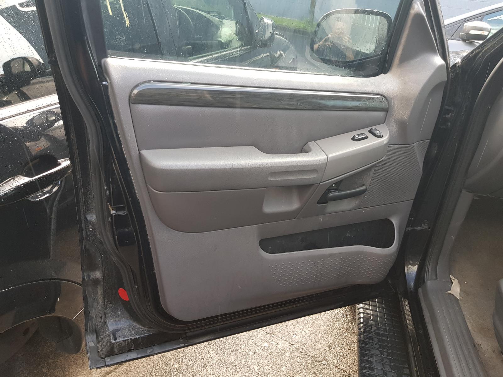 Ford Explorer - UT 2001-2005