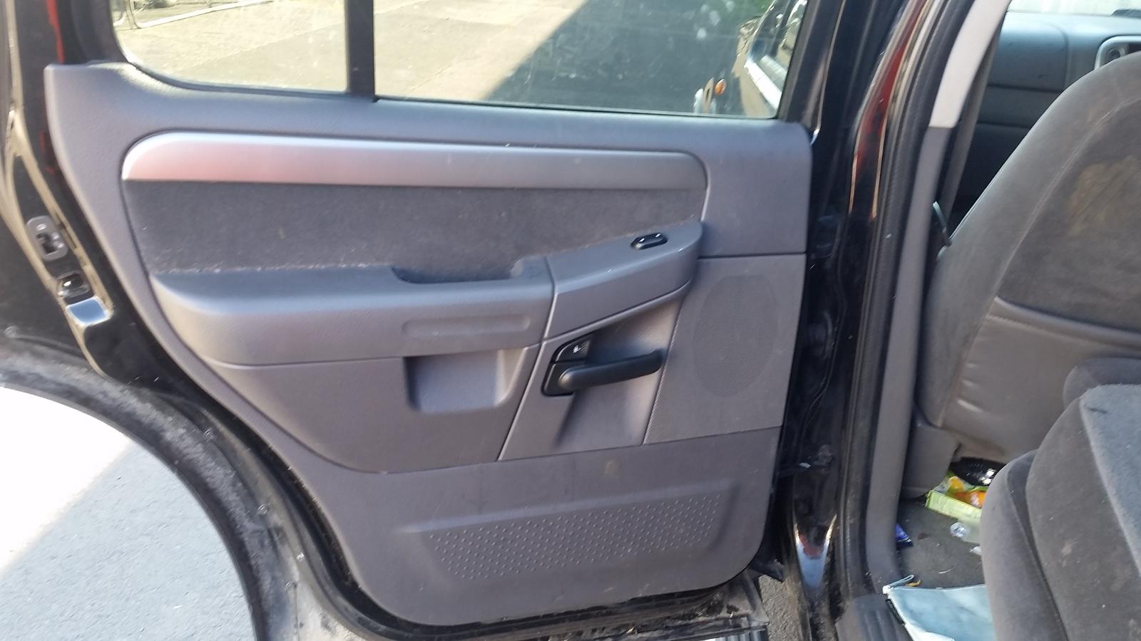 Ford Explorer - UT 2001-2005