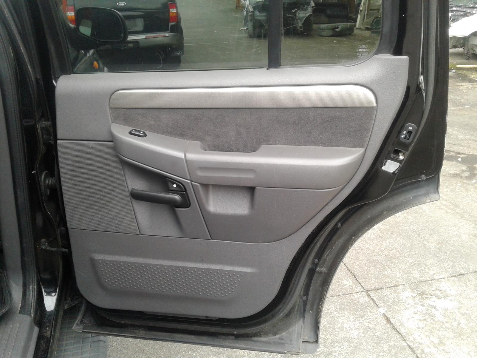 Ford Explorer - UT 2001-2005