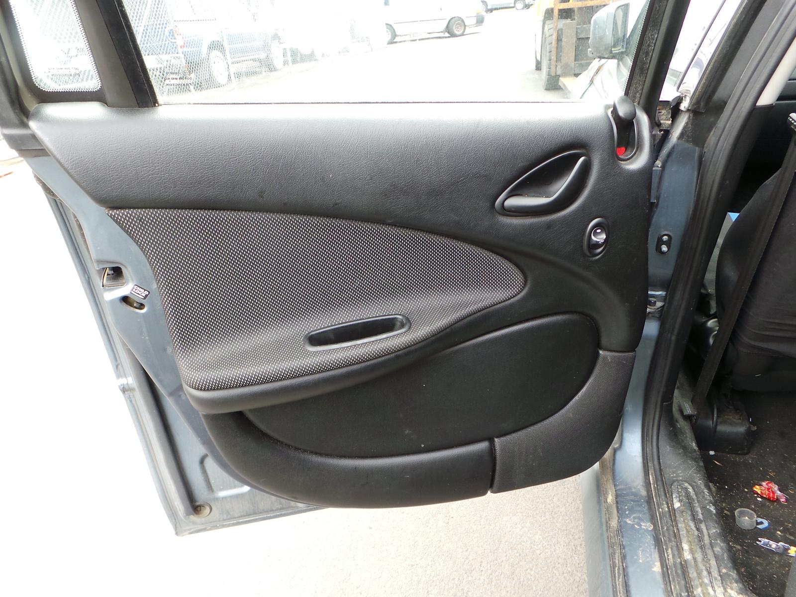 Holden Crewman - VZ  2004-2007