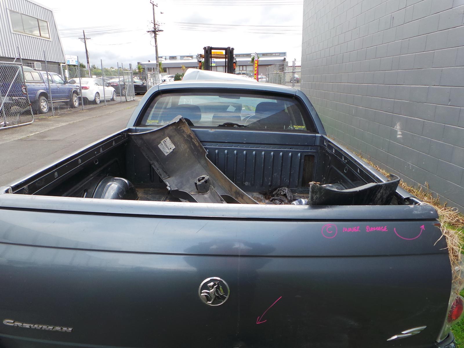 Holden Crewman - VZ  2004-2007