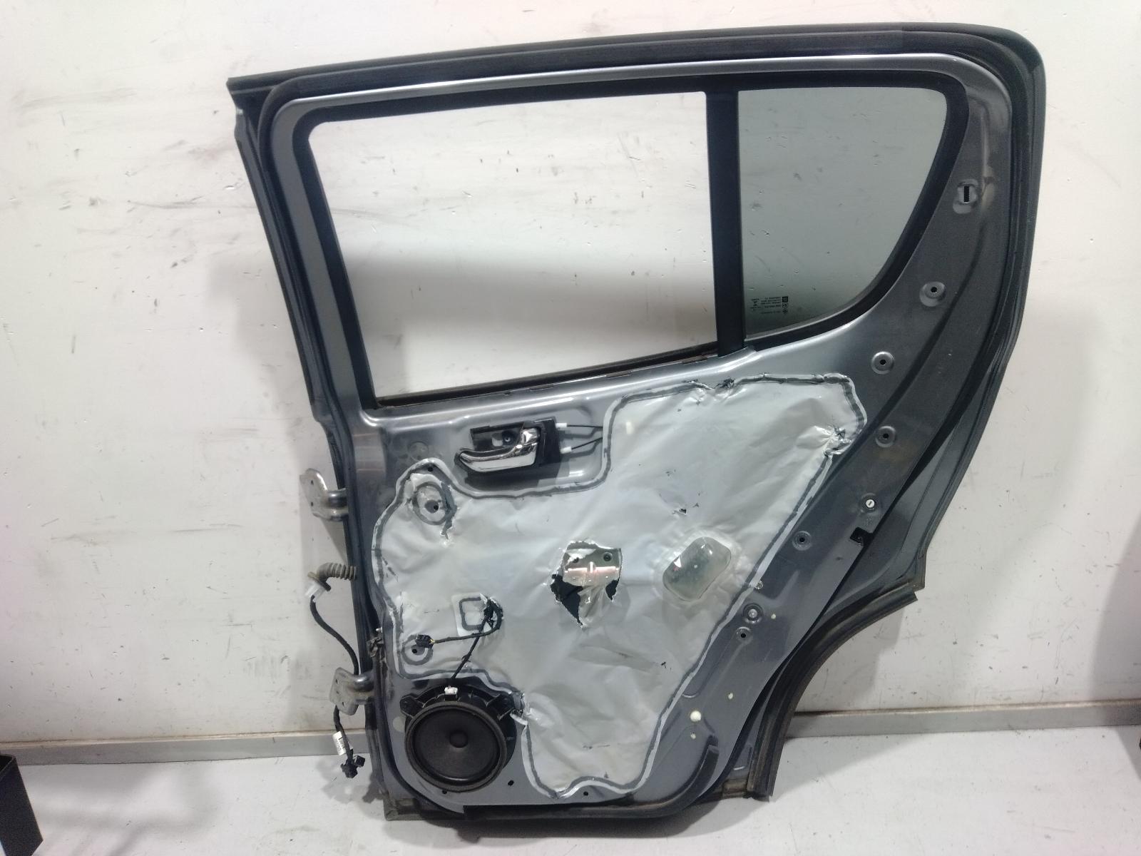 Right_Rear_Door_Sliding