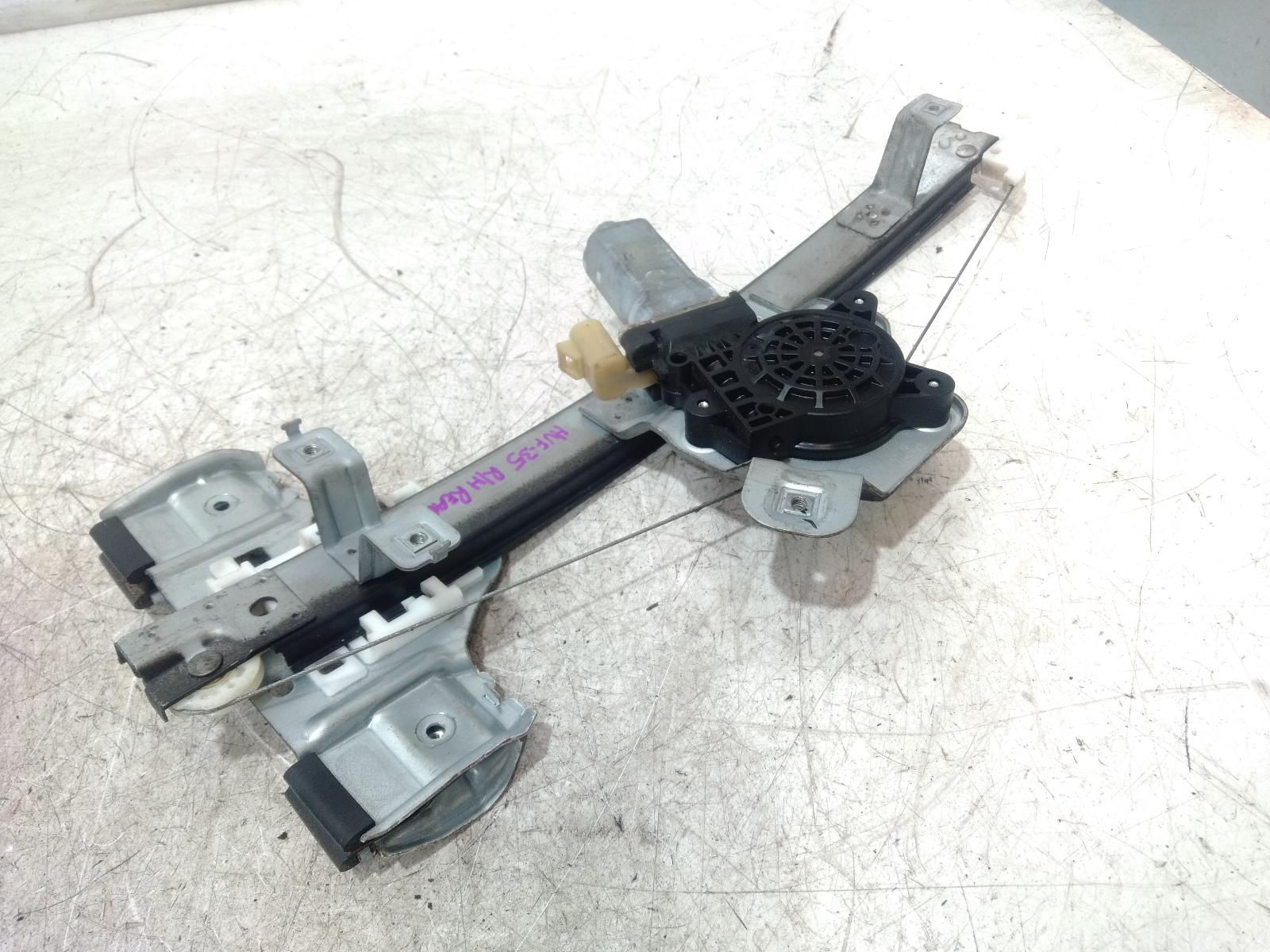 Right Rear Wnd Reg Motor