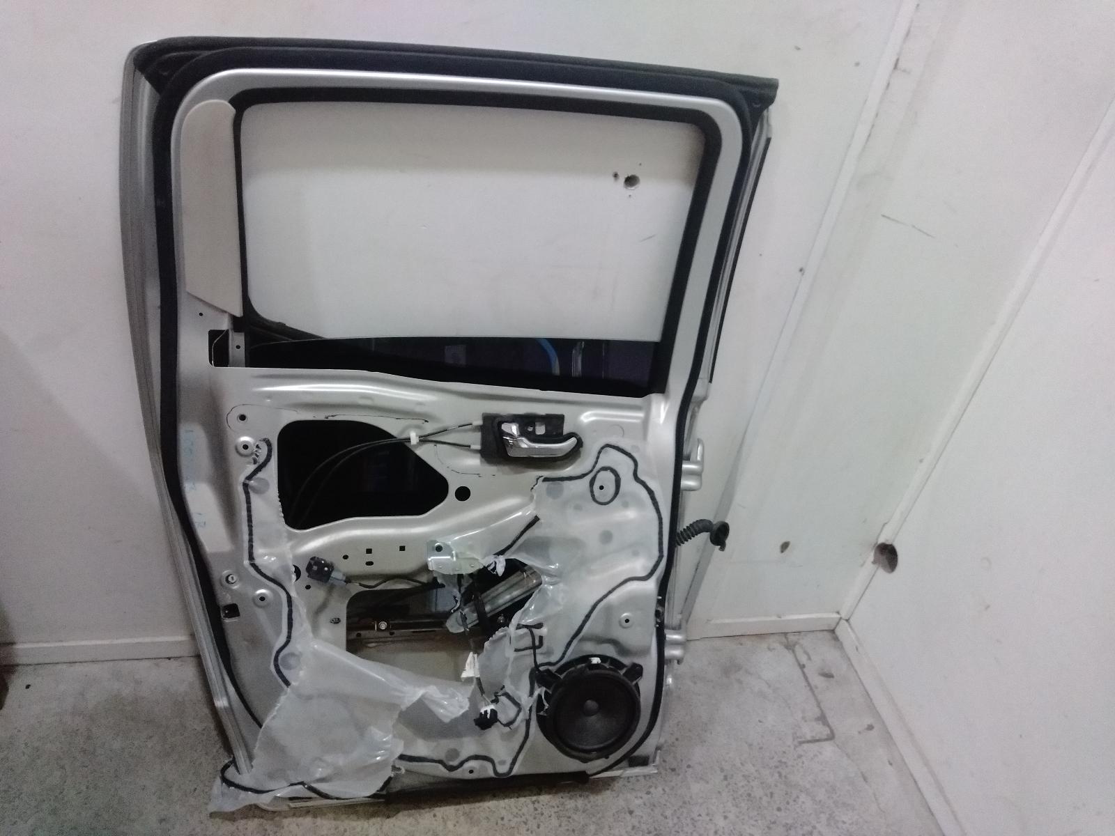 Left_Rear_Door_Sliding