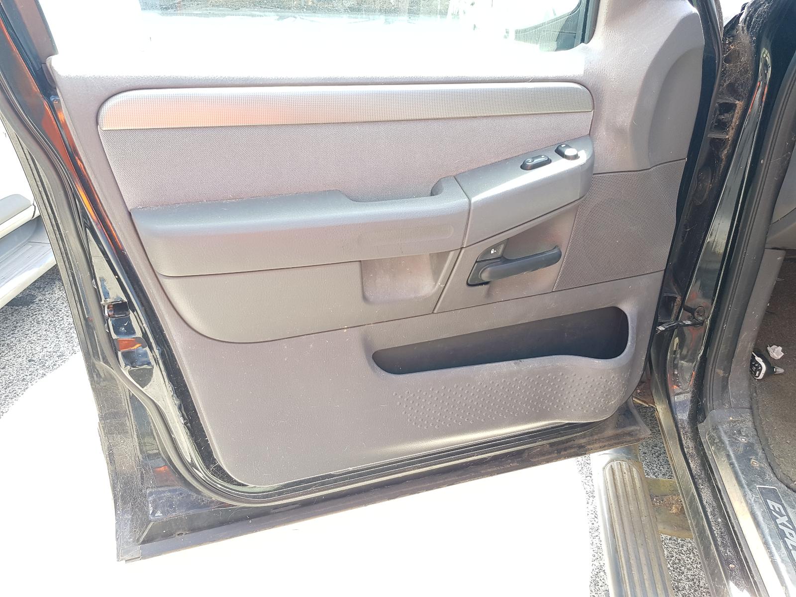 Ford Explorer - UT 2001-2005