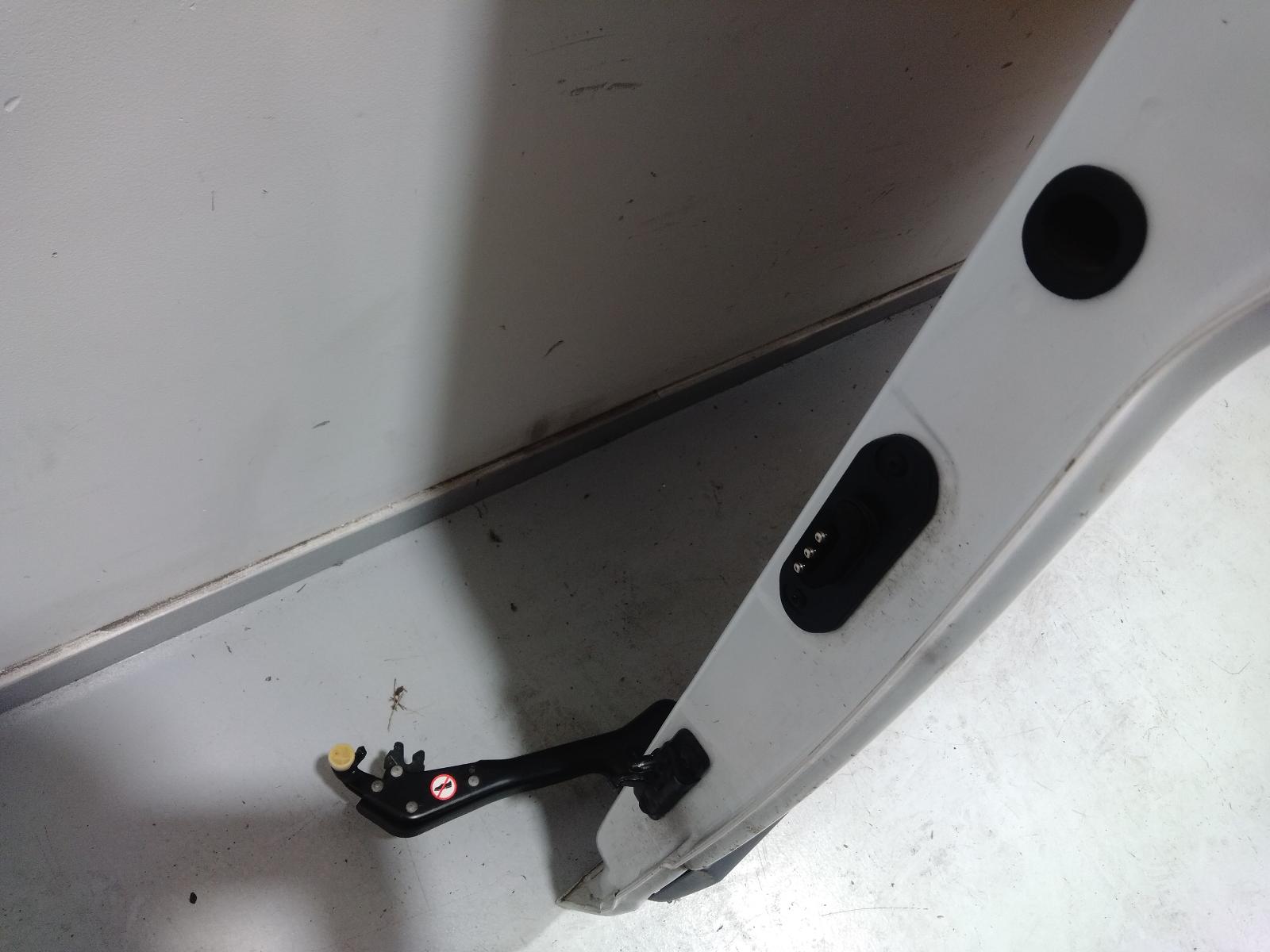 Left_Rear_Door_Sliding