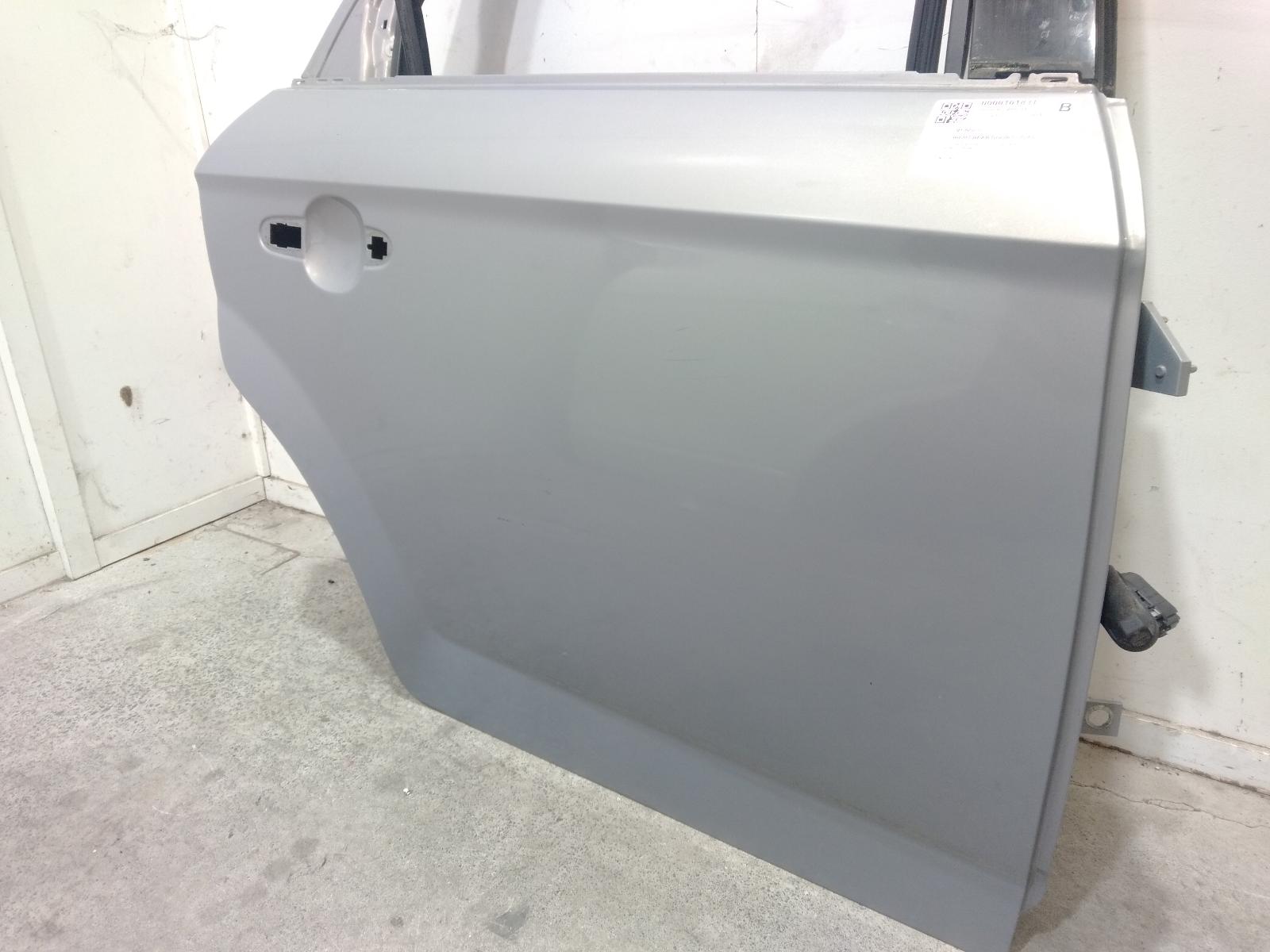 Right_Rear_Door_Sliding