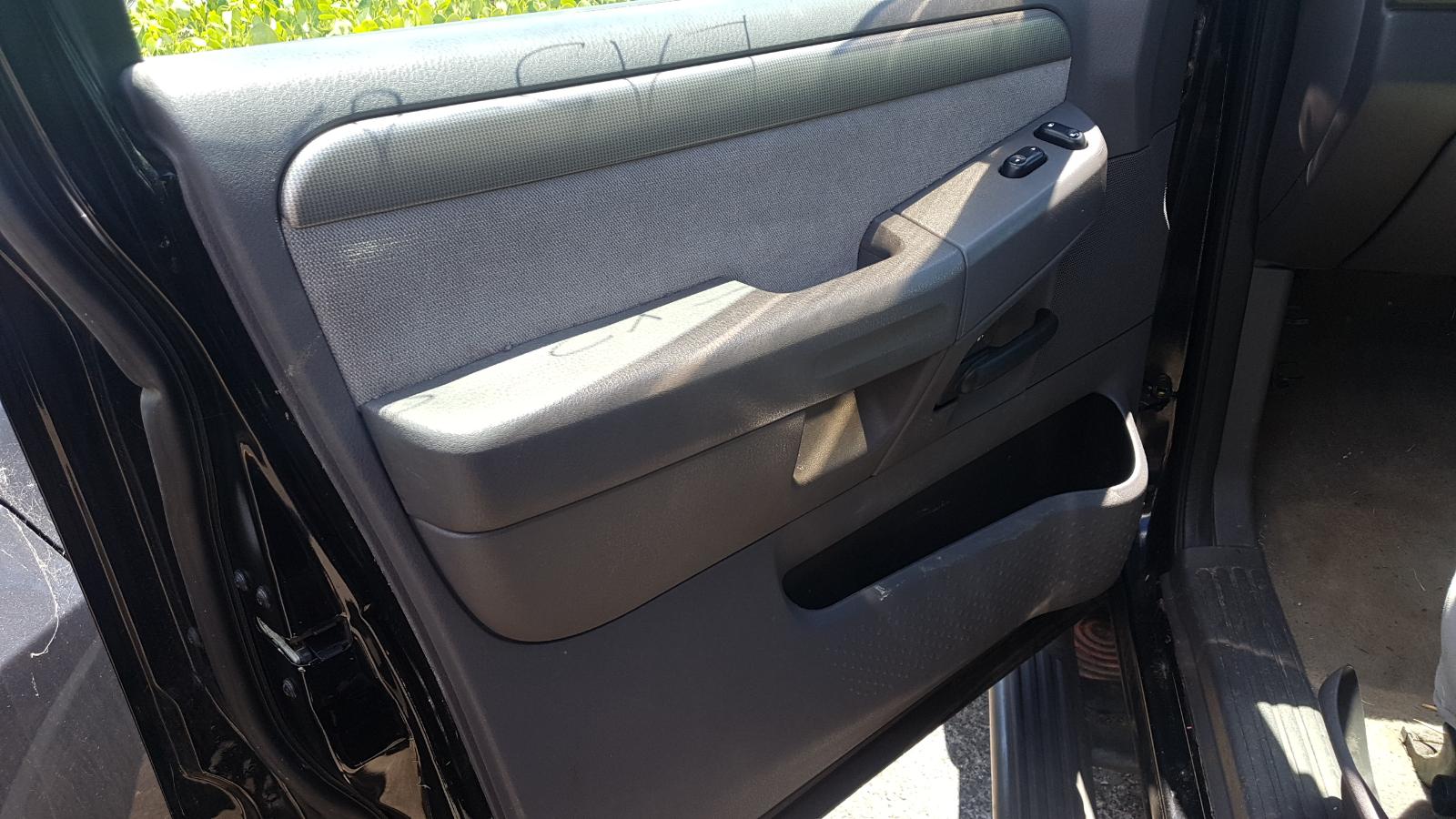 Ford Explorer - UT 2001-2005